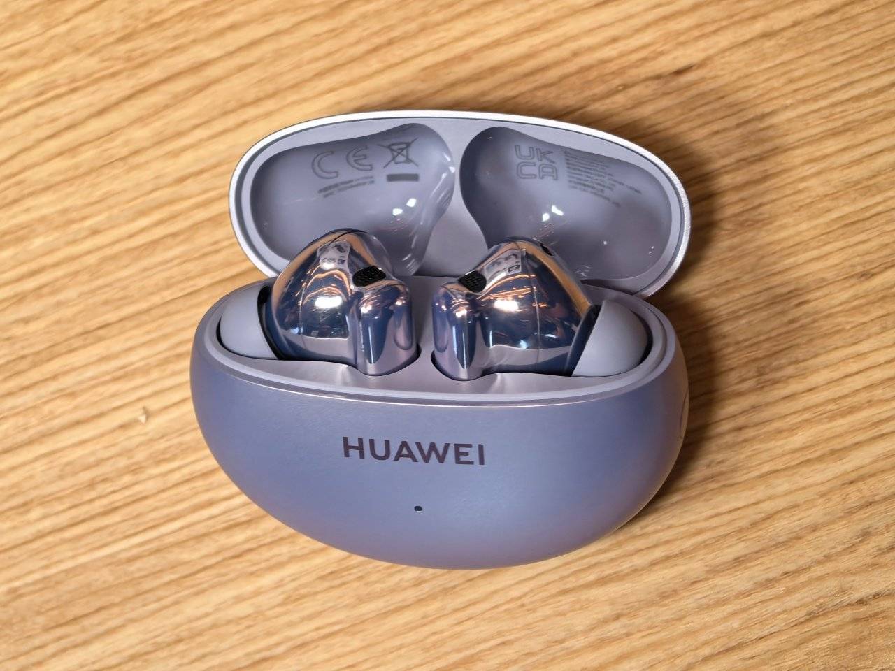 HUAWEI FreeBuds 6i 外观与细节，加强低音输出、智能动态 ANC 3.0 降噪