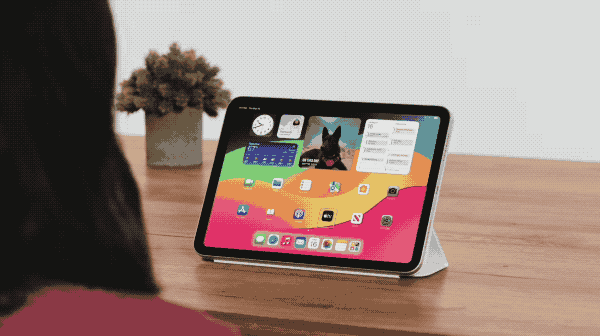 Apple 最新的无障碍功能将可用「眼动追踪」控制 iPhone 或 iPad，还有舒缓晕车的「车辆移动提示」 - 安软网