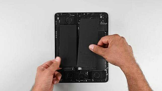 新 iPad Pro 电池超易拆 换电池比以往方便好多