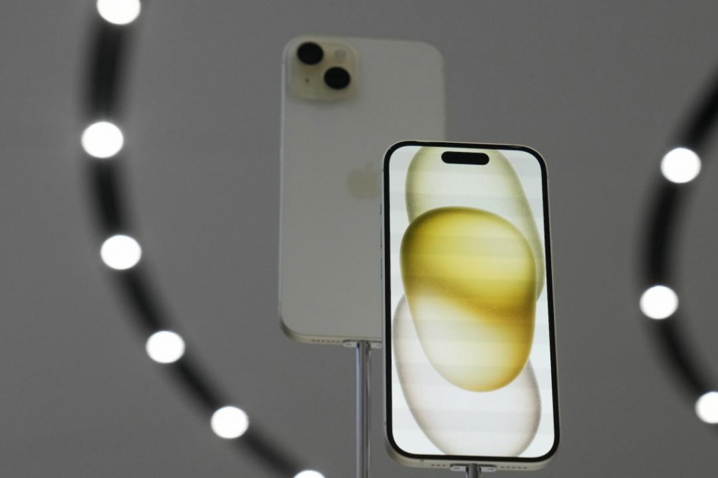 动态岛要被苹果消灭了？分析师曝首款真正全屏幕 iPhone 最快亮相时间点