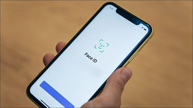 消息指苹果再推迟萤幕下 Face ID 推出时间