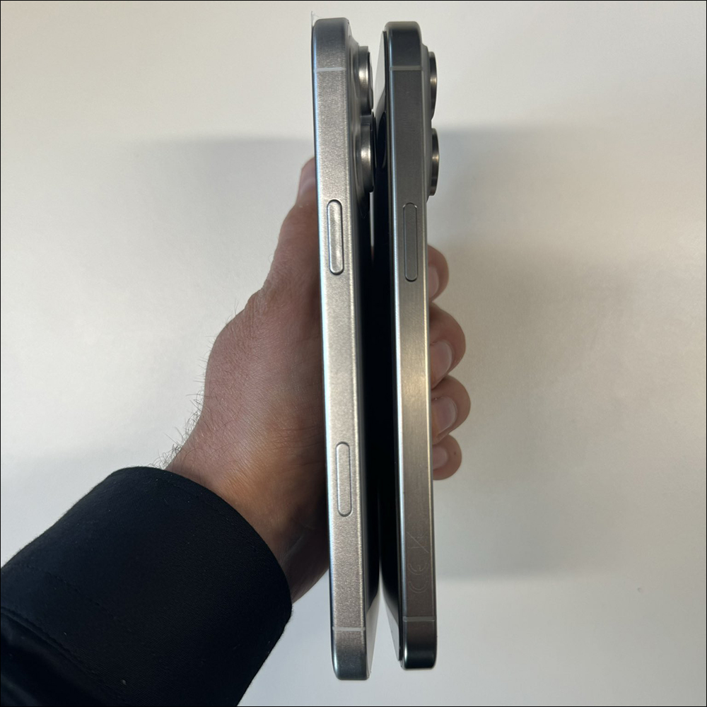 iPhone 16 Pro Max 与 iPhone 15 Pro Max 比一比！ 真的变大、多了新按钮，传闻屏幕亮度也将提升 20% - 安软网