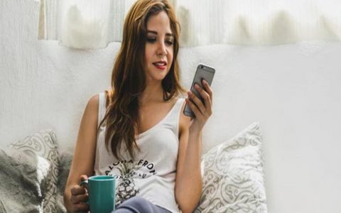 找晚上7点到12点临时工（在家3个小时就能赚100元）