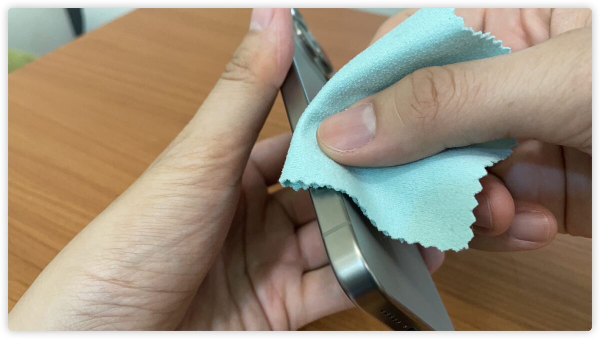 iPhone 清洁 屏幕 边框 酒精 钛金属