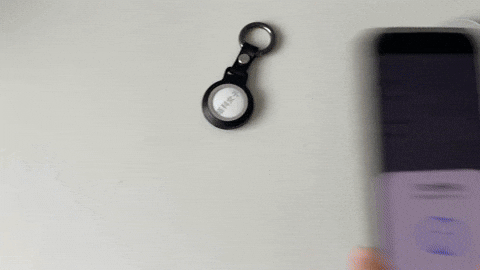 在捷径 App 中扫描 AirTag NFC：靠近并扫描