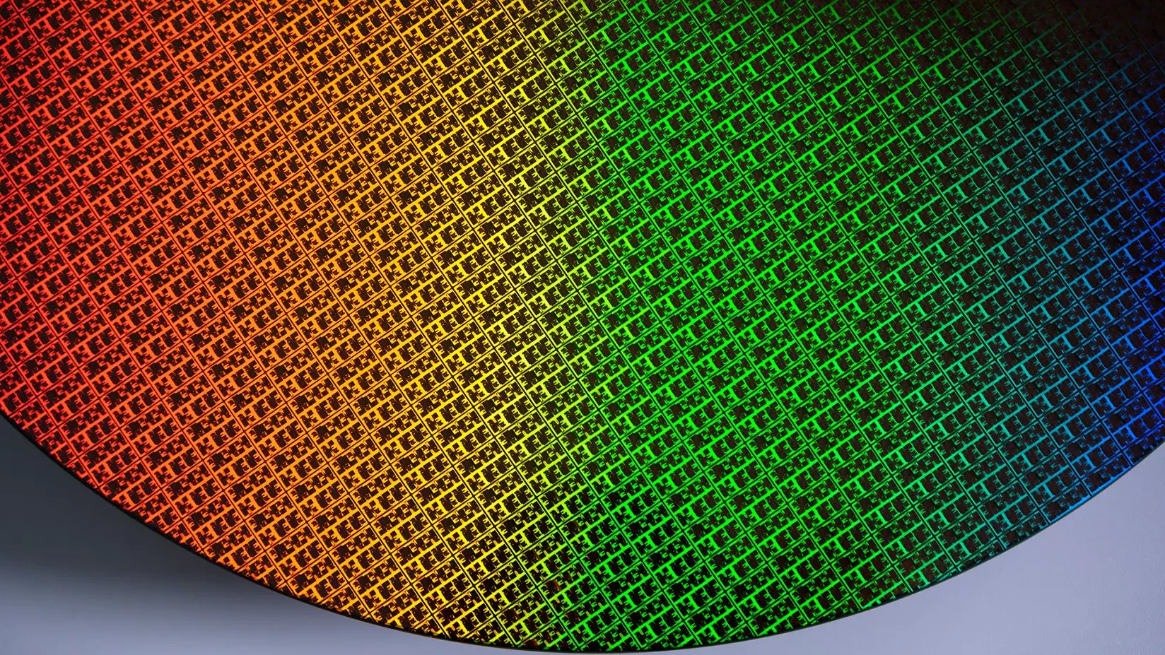 英特尔宣布基于Intel 18A工艺生产的处理器已完成制造并成功通电、启动操作系统-计算机王阿达