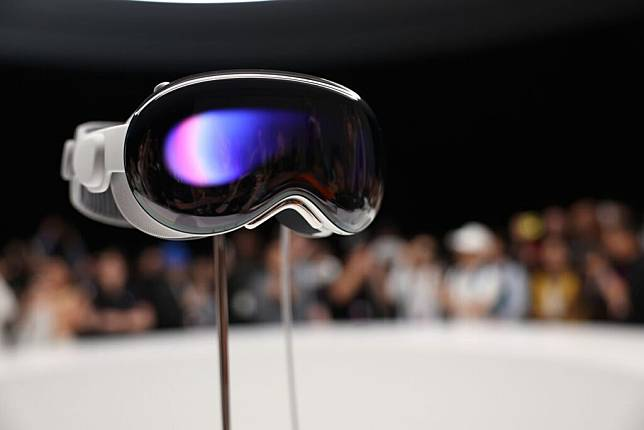 放弃挑战 Vision Pro？ Meta 搁置开发高端版头戴装置