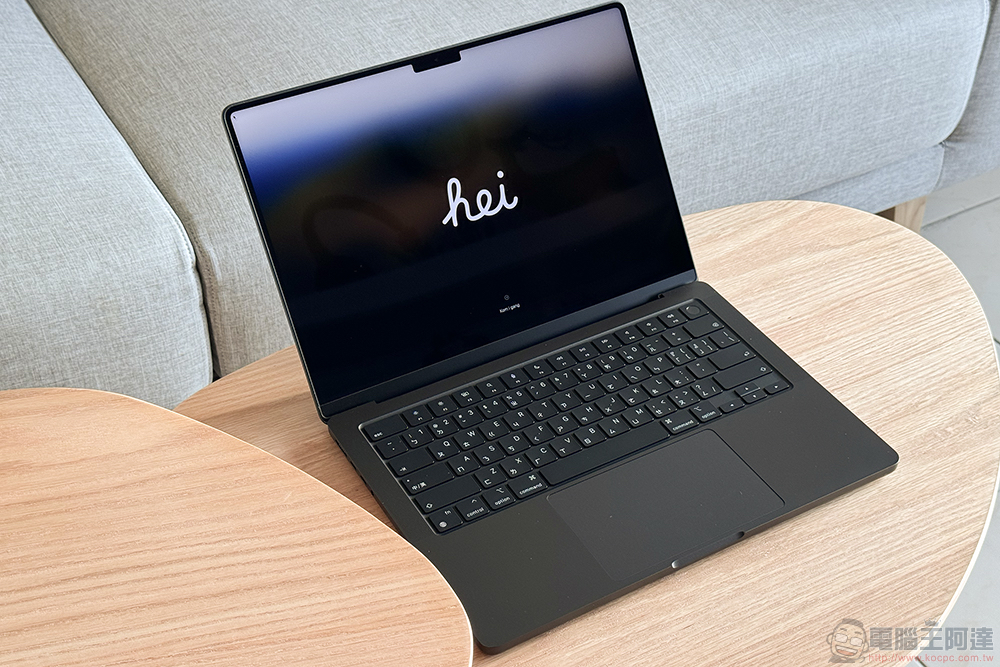Apple 终于为标准款 M3 MacBook Pro 补上双外接屏幕支持 - 安软网