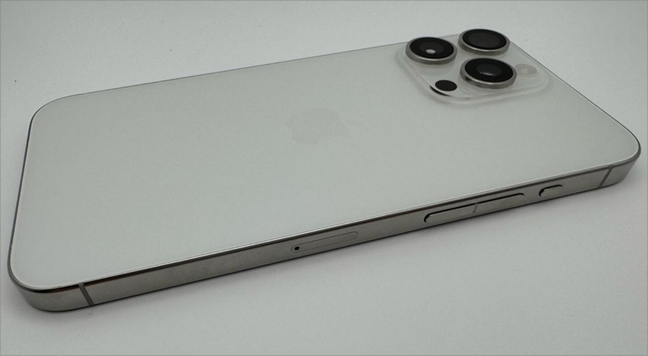 iPhone 15 Pro 原型机曝光！本来要用这组一体式音量键 第3张
