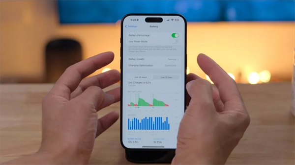 太实用了！iOS 18.2 会告诉你 iPhone 充电要多久 第2张