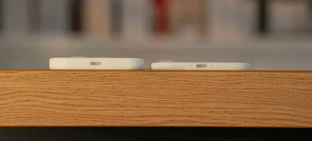 iPhone 17 Air 实机模型首度曝光 比 Pro 几乎薄了一半