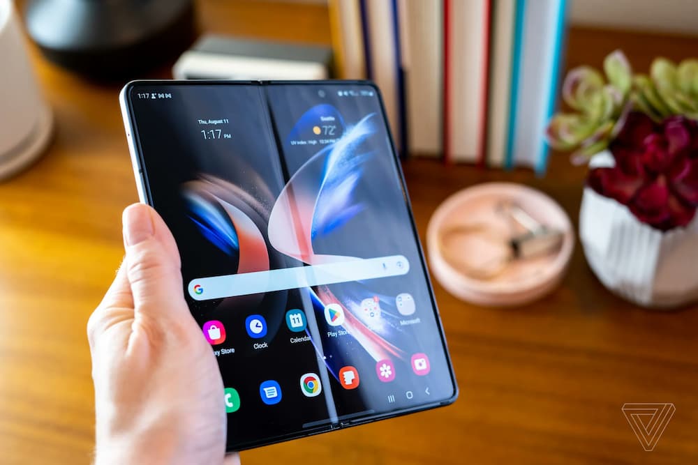 foldable iphone 2026 no crease a1