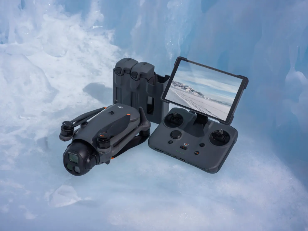 DJI Mavic 4 Pro 发布，三镜系统，360° 云台全方位拍摄