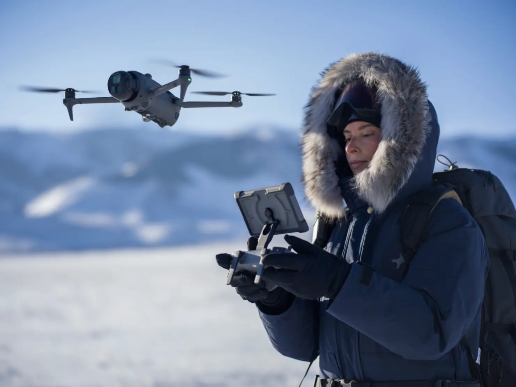 DJI Mavic 4 Pro 发布，三镜系统，360° 云台全方位拍摄