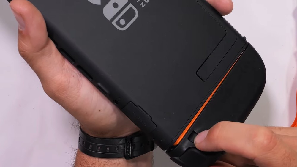 Nintendo Switch 2 暴力测试来了！ 屏幕容易刮伤、Joy-Con 大力扯掉也不会损坏 - 安软网
