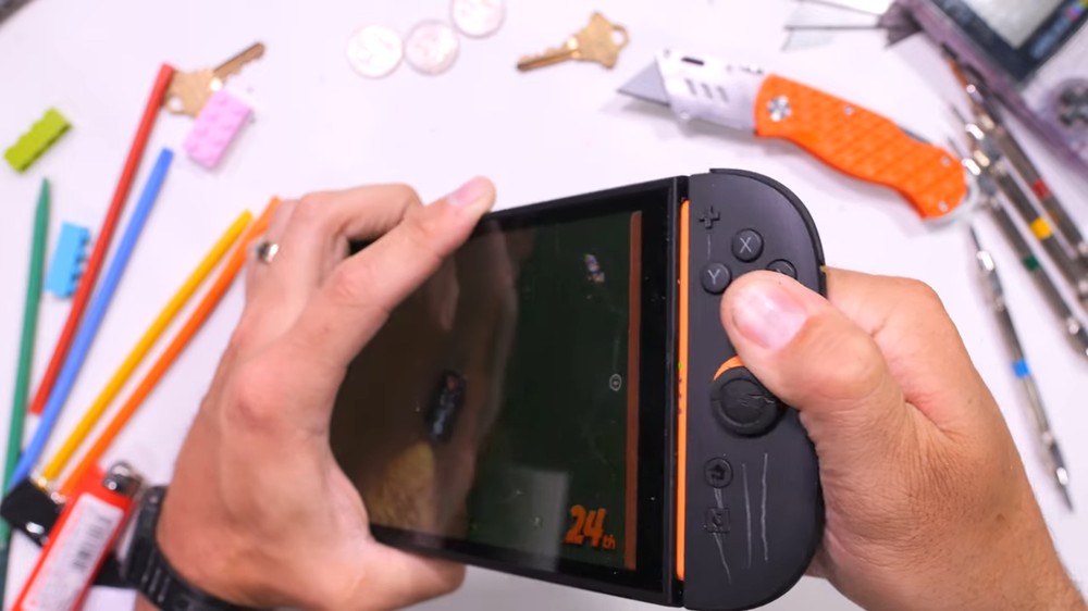 Nintendo Switch 2 暴力测试来了！ 屏幕容易刮伤、Joy-Con 大力扯掉也不会损坏 - 安软网
