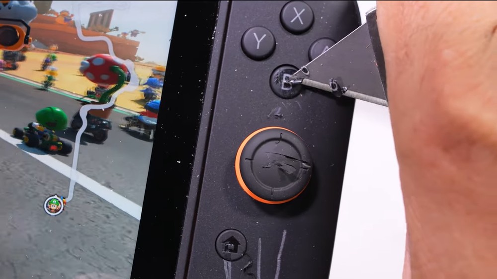Nintendo Switch 2 暴力测试来了！ 屏幕容易刮伤、Joy-Con 大力扯掉也不会损坏 - 安软网