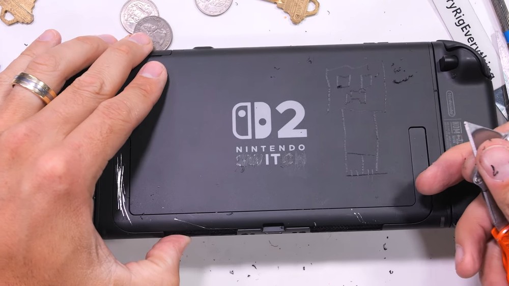 Nintendo Switch 2 暴力测试来了！ 屏幕容易刮伤、Joy-Con 大力扯掉也不会损坏 - 安软网