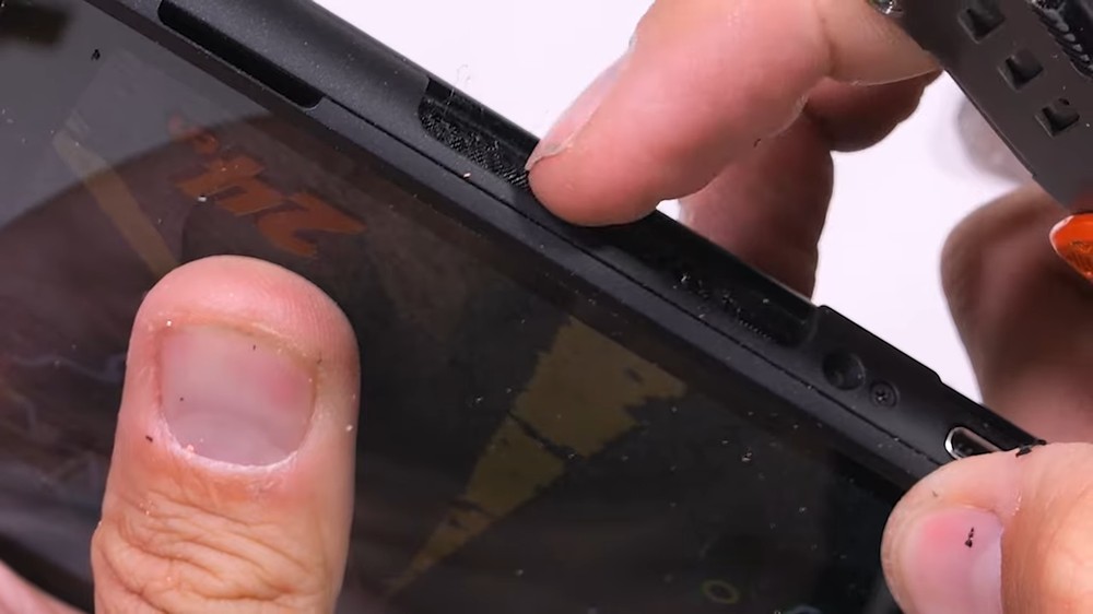 Nintendo Switch 2 暴力测试来了！ 屏幕容易刮伤、Joy-Con 大力扯掉也不会损坏 - 安软网
