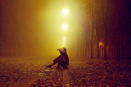 我盯着眼前的身影,那一刻,全世界只有这条跑道和眼前不断奔跑的